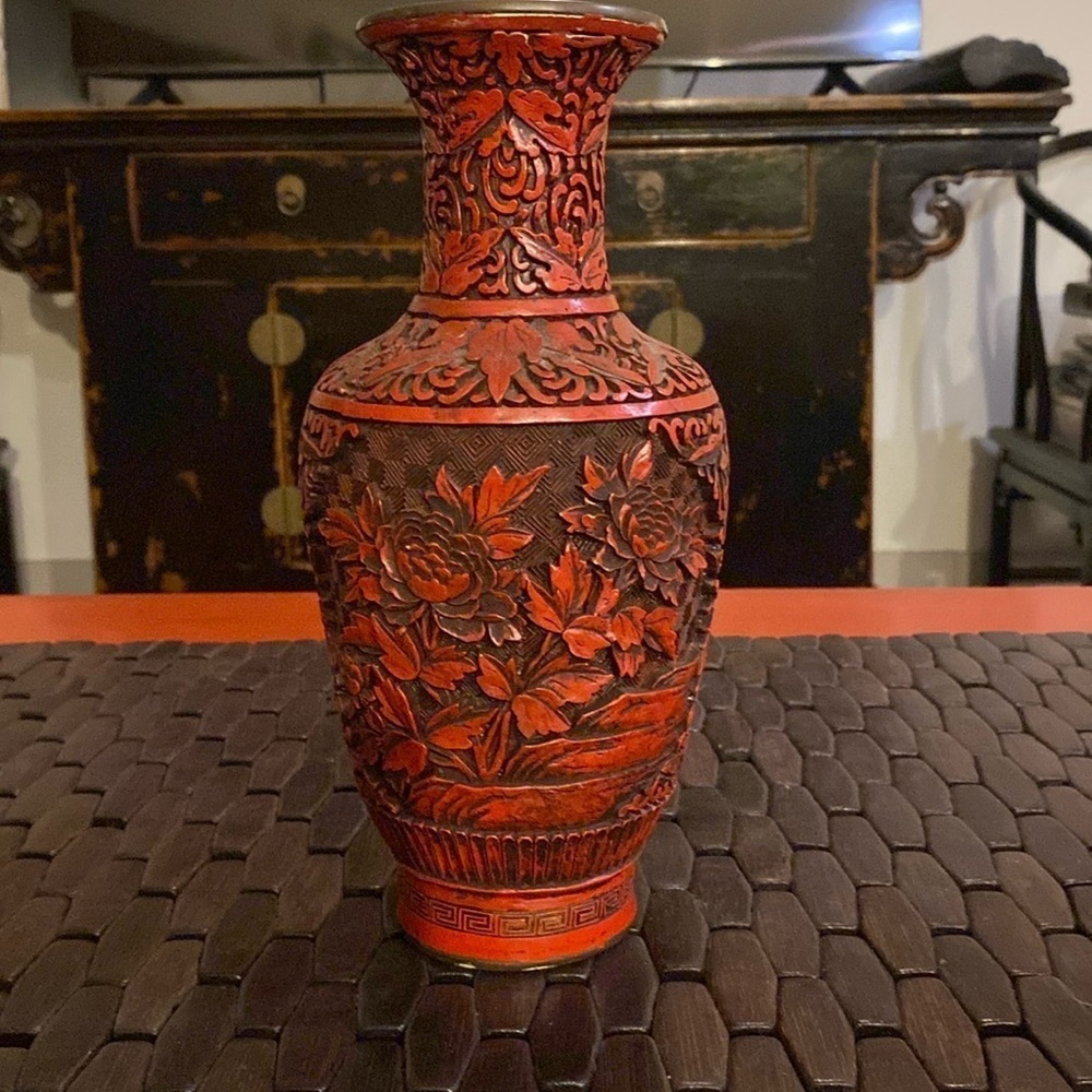 CHINESE CINNABAR VASE RED LAQUERWARE 8" DEEPLY CARVED DESIGN BLACK ENAMEL METAL
